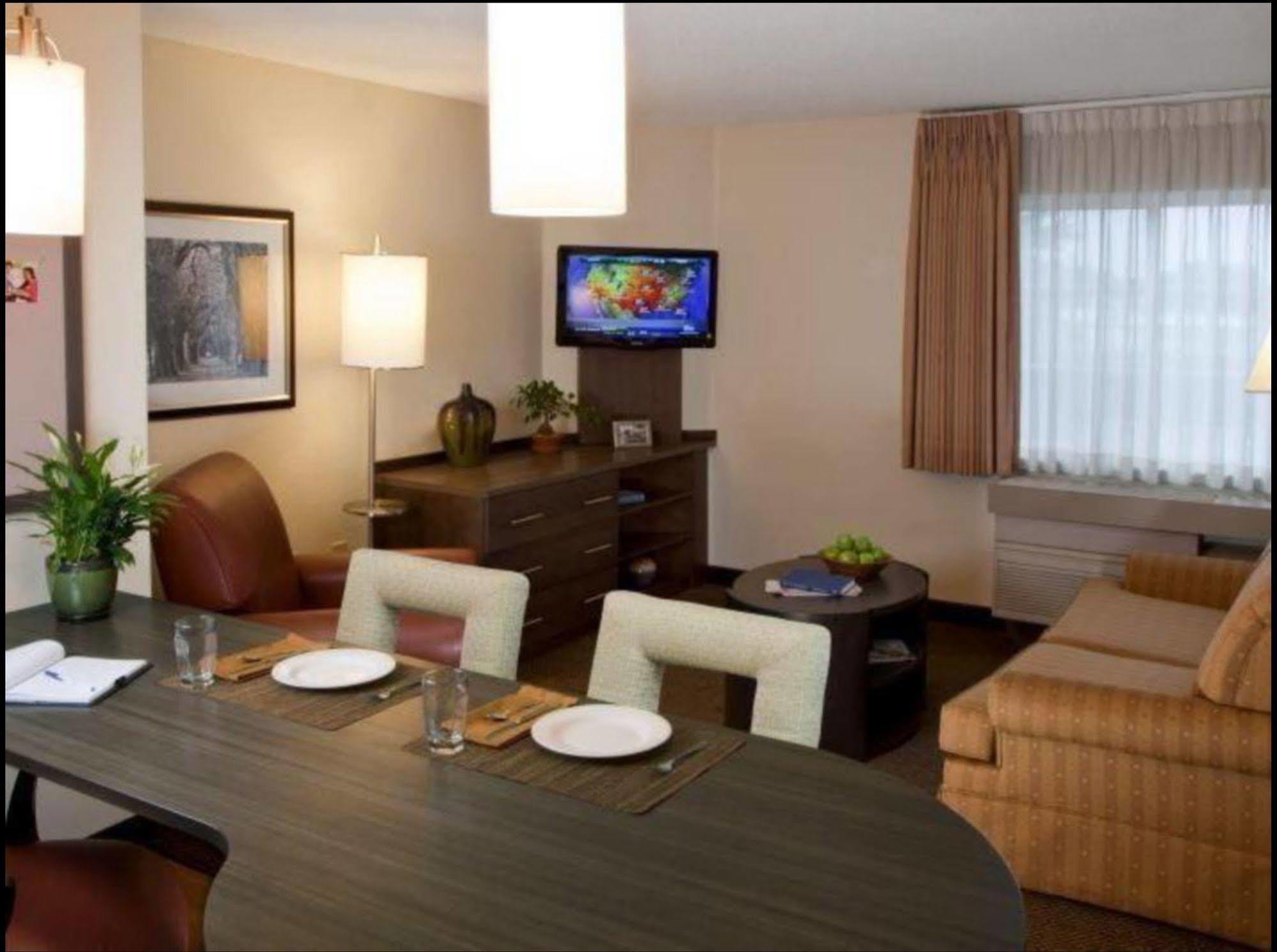 Sonesta Simply Suites Detroit Southfield Exterior photo